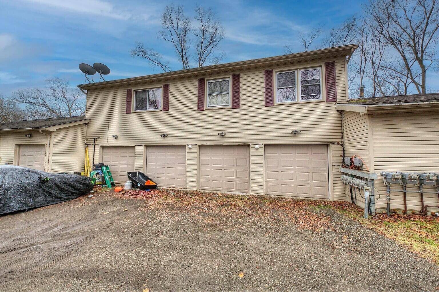 260 W Unadilla ST, Pinckney Vllg, MI 48169