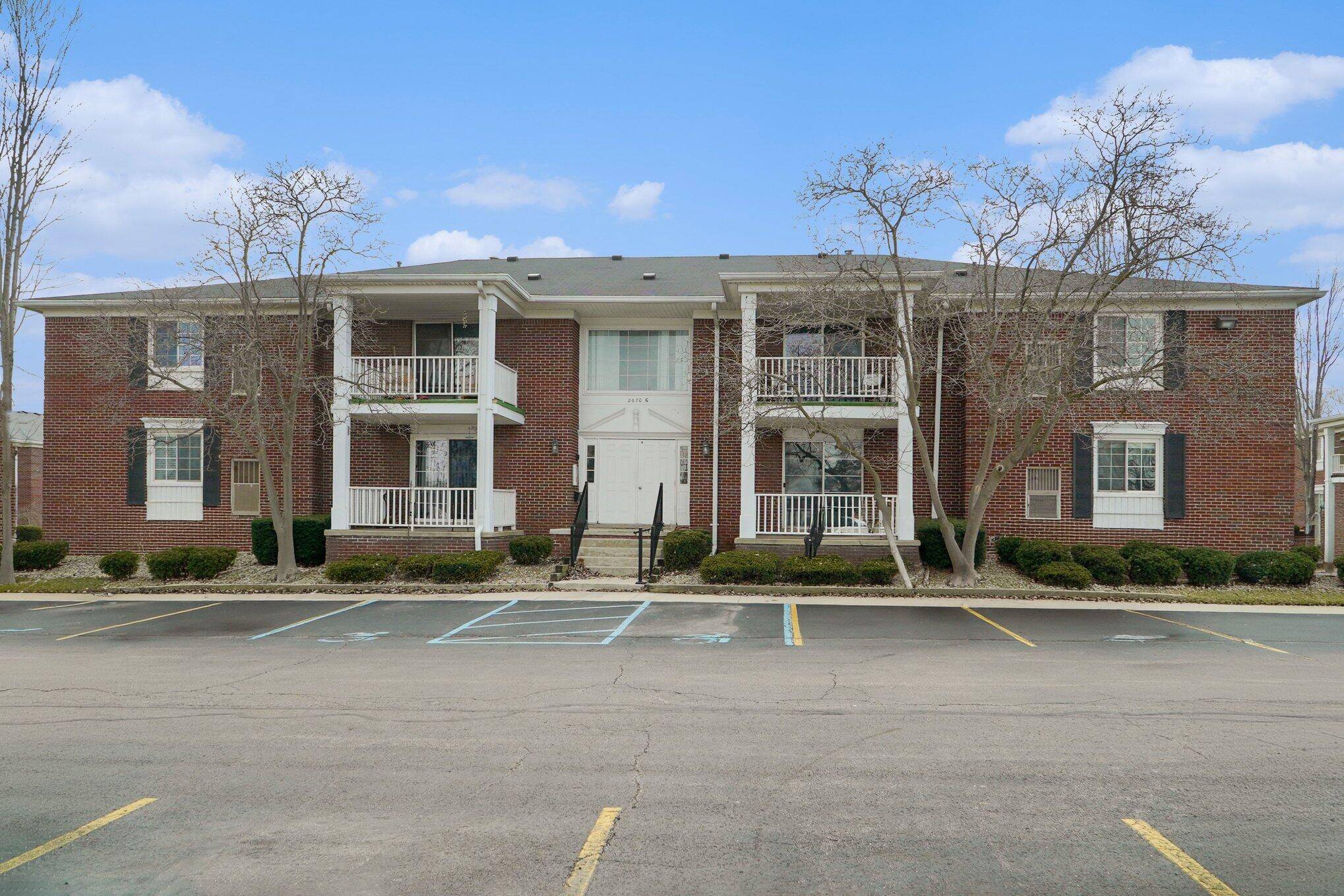 2070 Fort ST #G-4, Trenton City, MI 48183