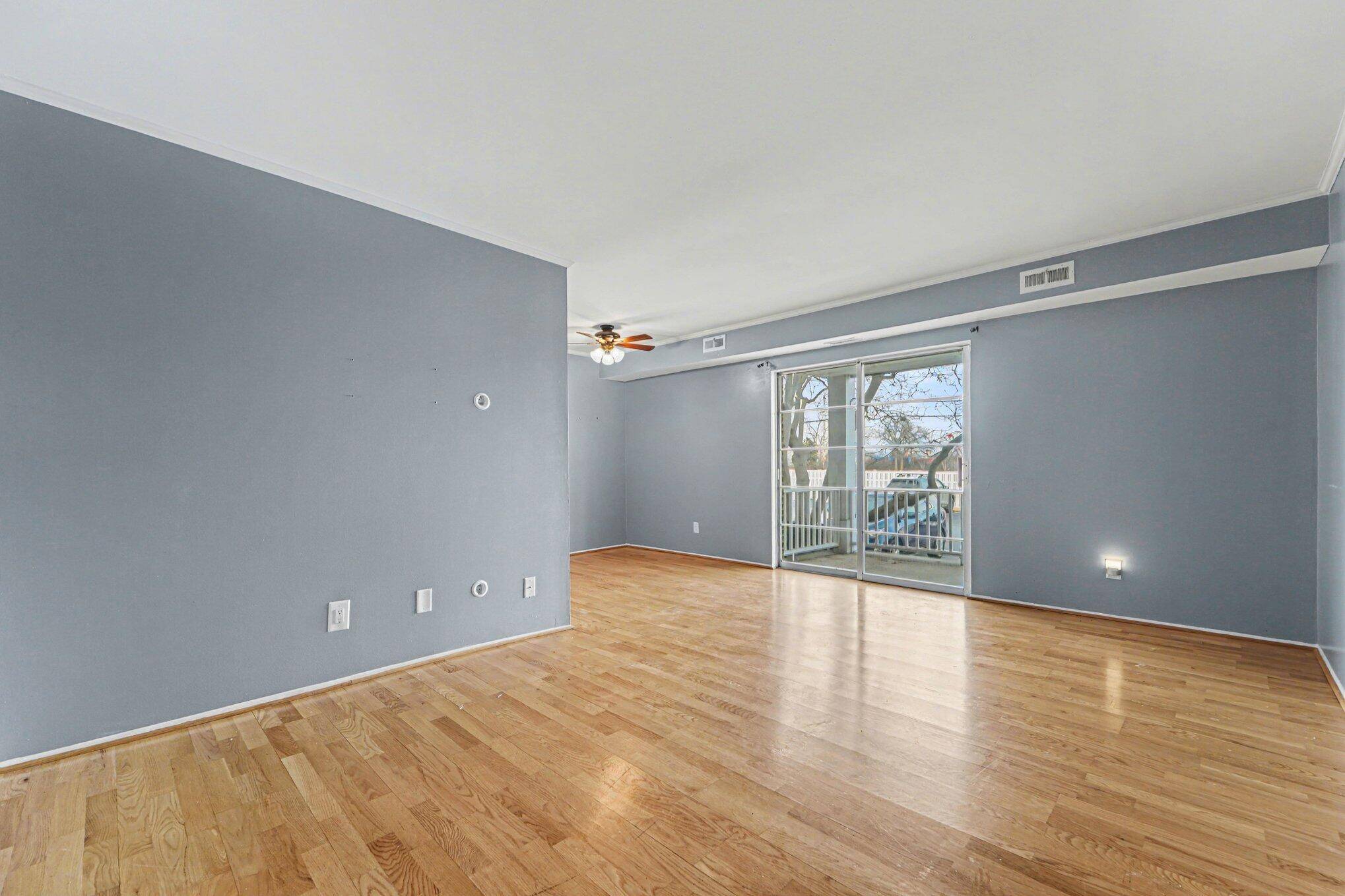 2070 Fort ST #G-4, Trenton City, MI 48183