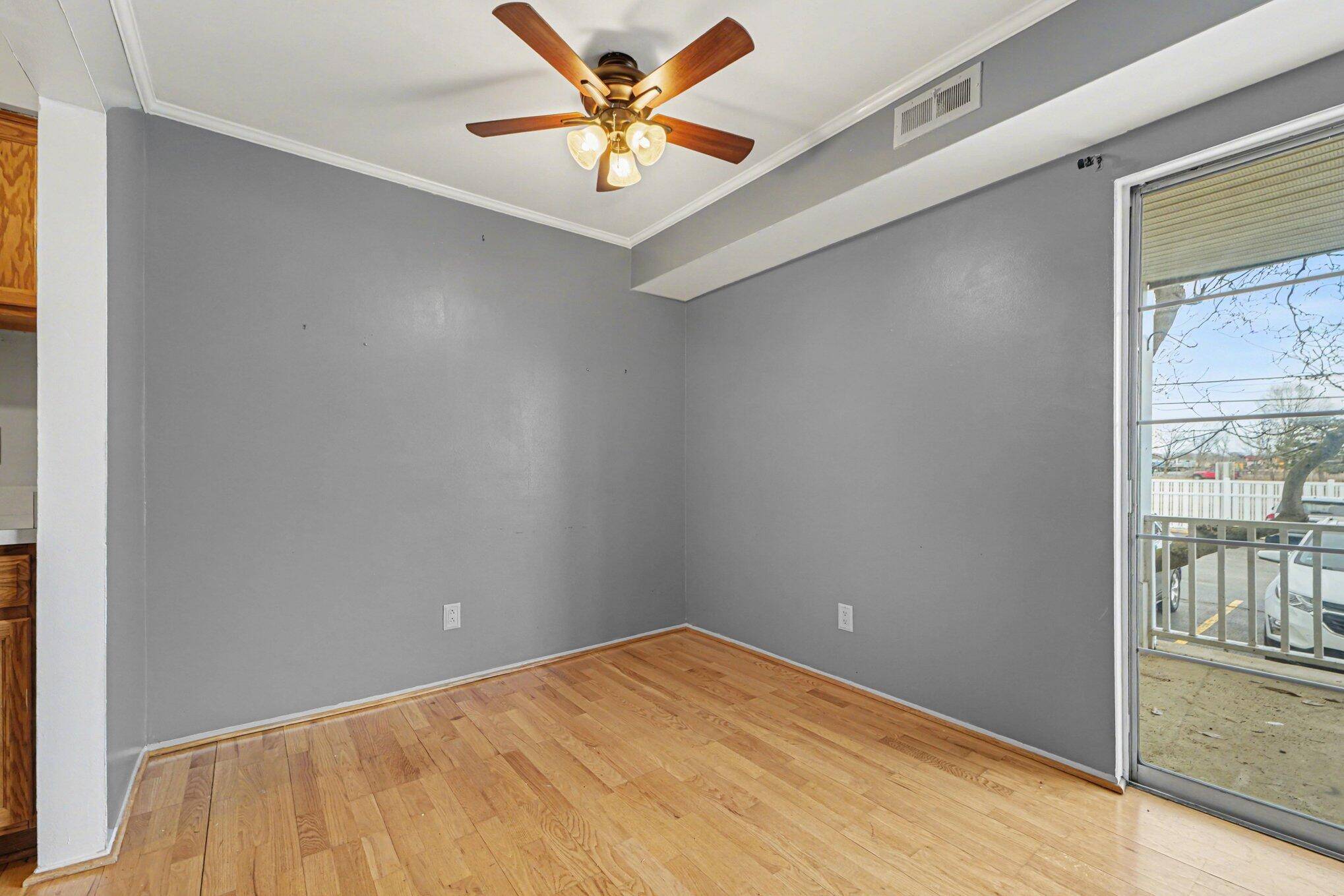 2070 Fort ST #G-4, Trenton City, MI 48183