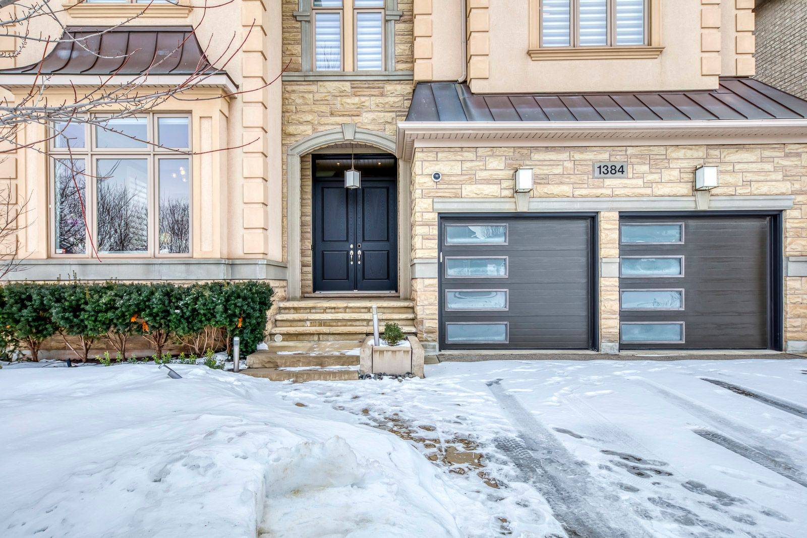 1384 Pinery CRES, Oakville, ON L6H 7J7