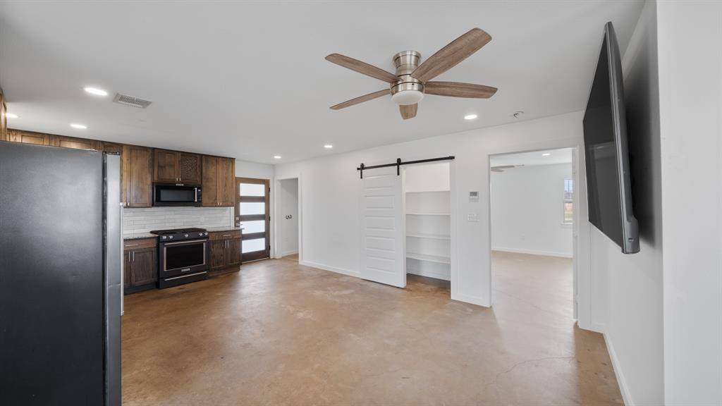 810 Vz County Road 2305, Canton, TX 75103