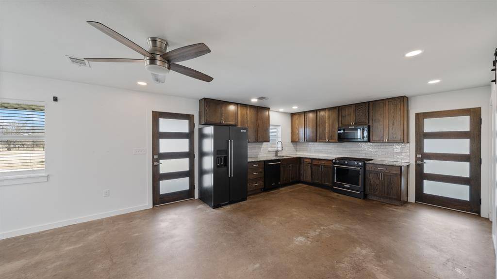 810 Vz County Road 2305, Canton, TX 75103