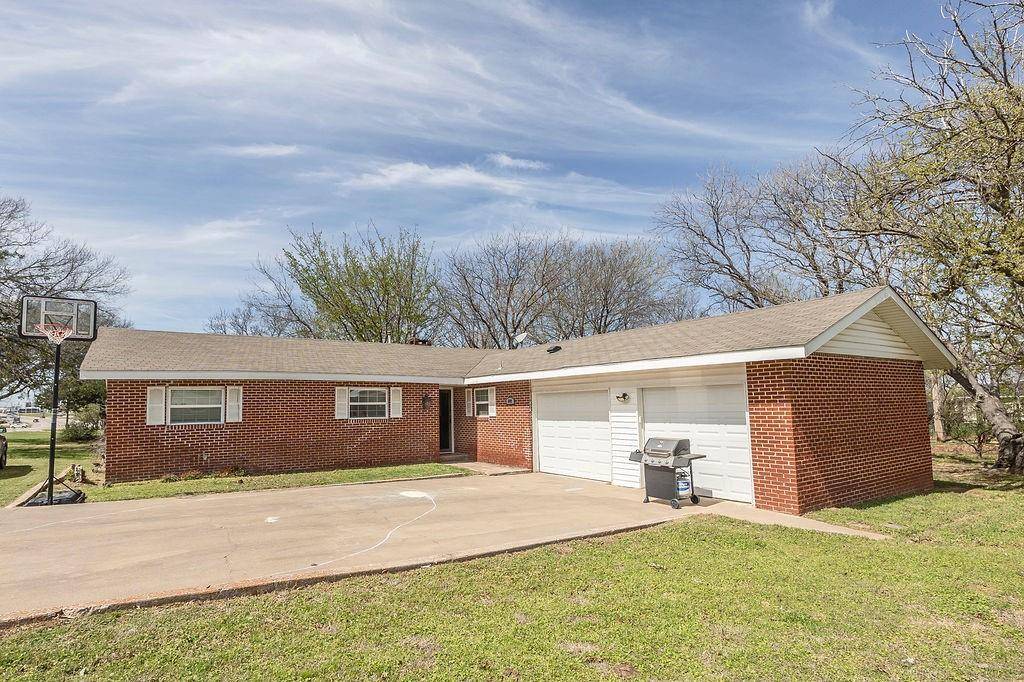 809 E Highway 82, Nocona, TX 76255