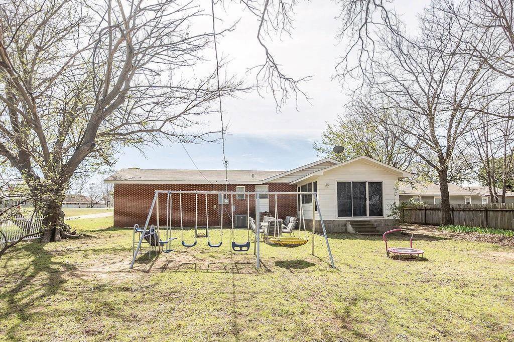 809 E Highway 82, Nocona, TX 76255