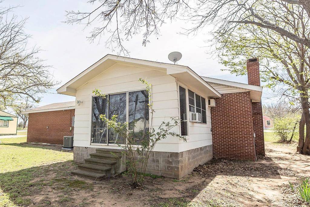 809 E Highway 82, Nocona, TX 76255