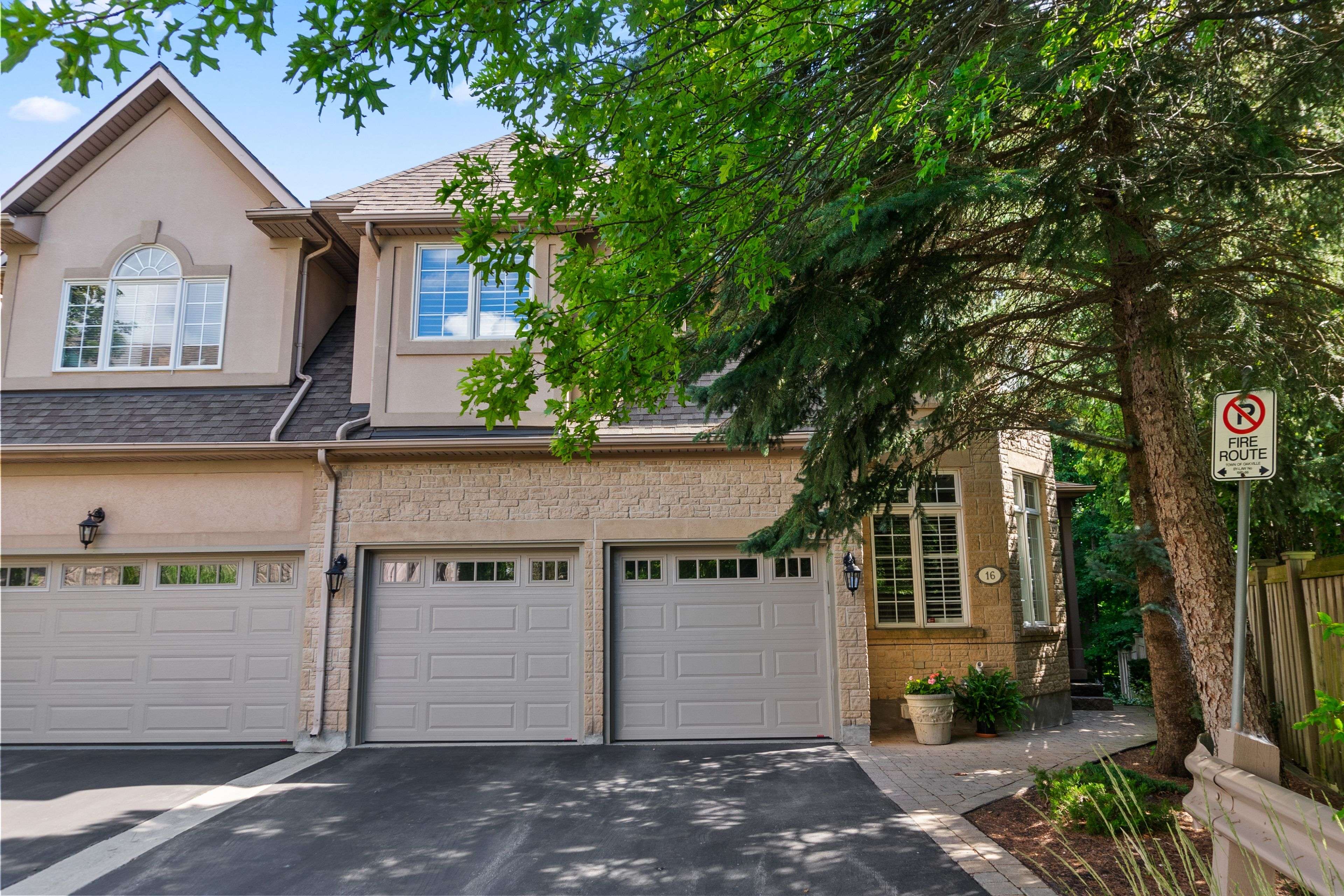 2303 Hill Ridge CT #16, Oakville, ON L6M 3N3