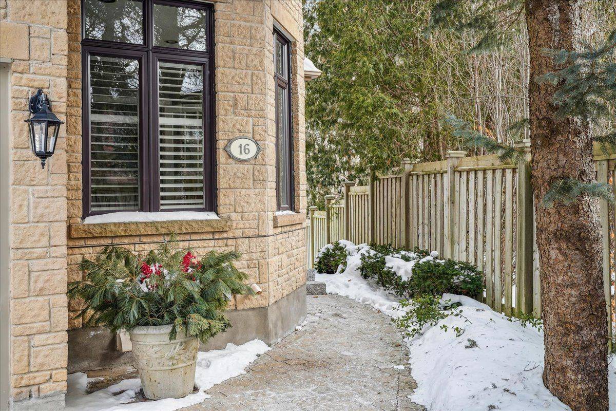 2303 Hill Ridge CT #16, Oakville, ON L6M 3N3