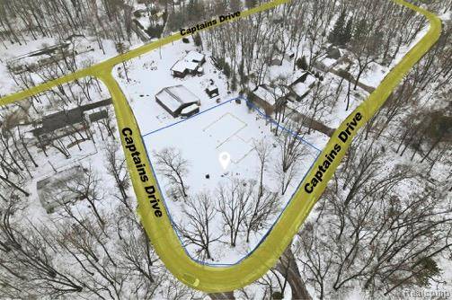 4081 Captains DR, Caseville, MI 48725