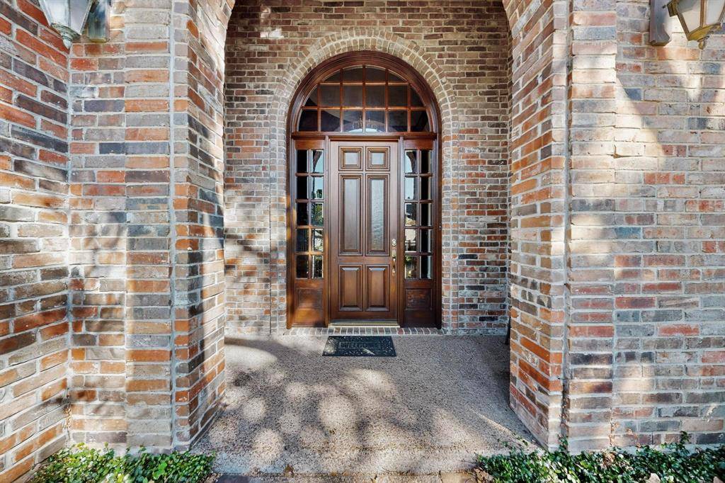 2115 Royal Dominion Court, Arlington, TX 76006