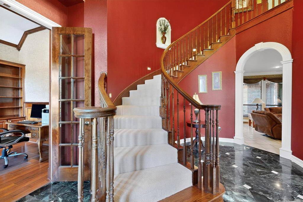 2115 Royal Dominion Court, Arlington, TX 76006