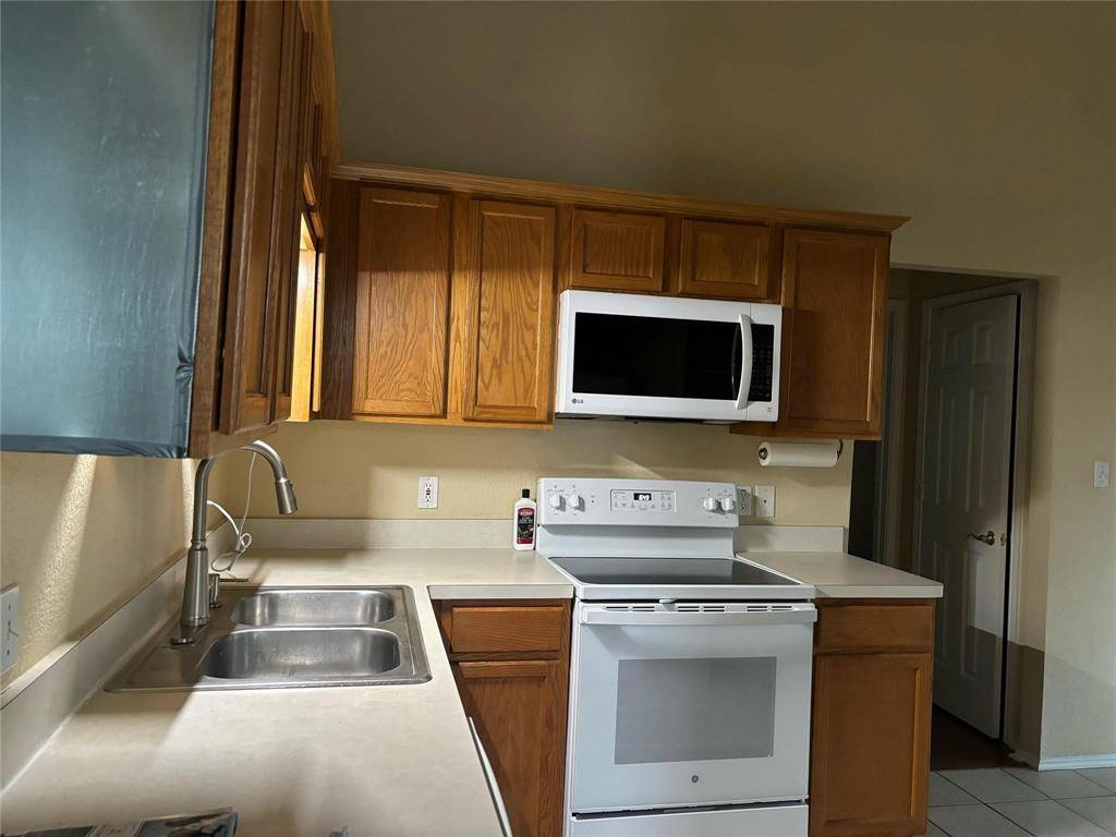 1210 Hidden Oaks Drive, Mansfield, TX 76063