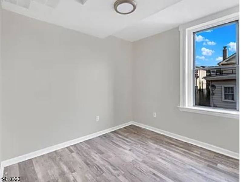 84 2Nd St #4, Elizabeth City, NJ 07206