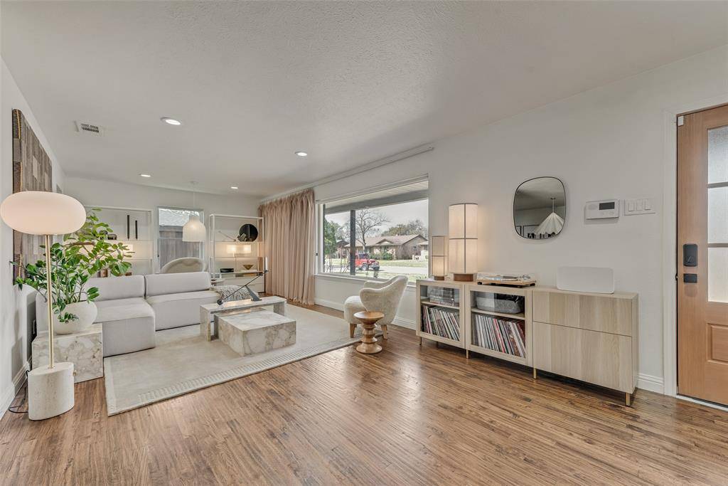 2824 Sharpview Lane, Dallas, TX 75228