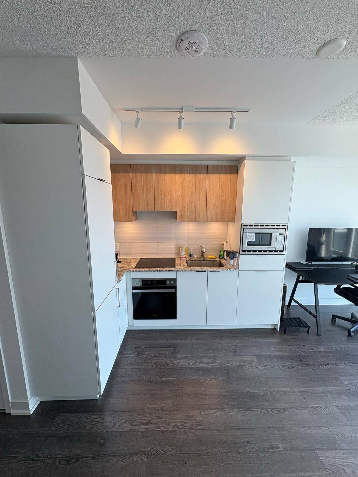 50 O'neill RD #2509, Toronto C13, ON M3C 0R1