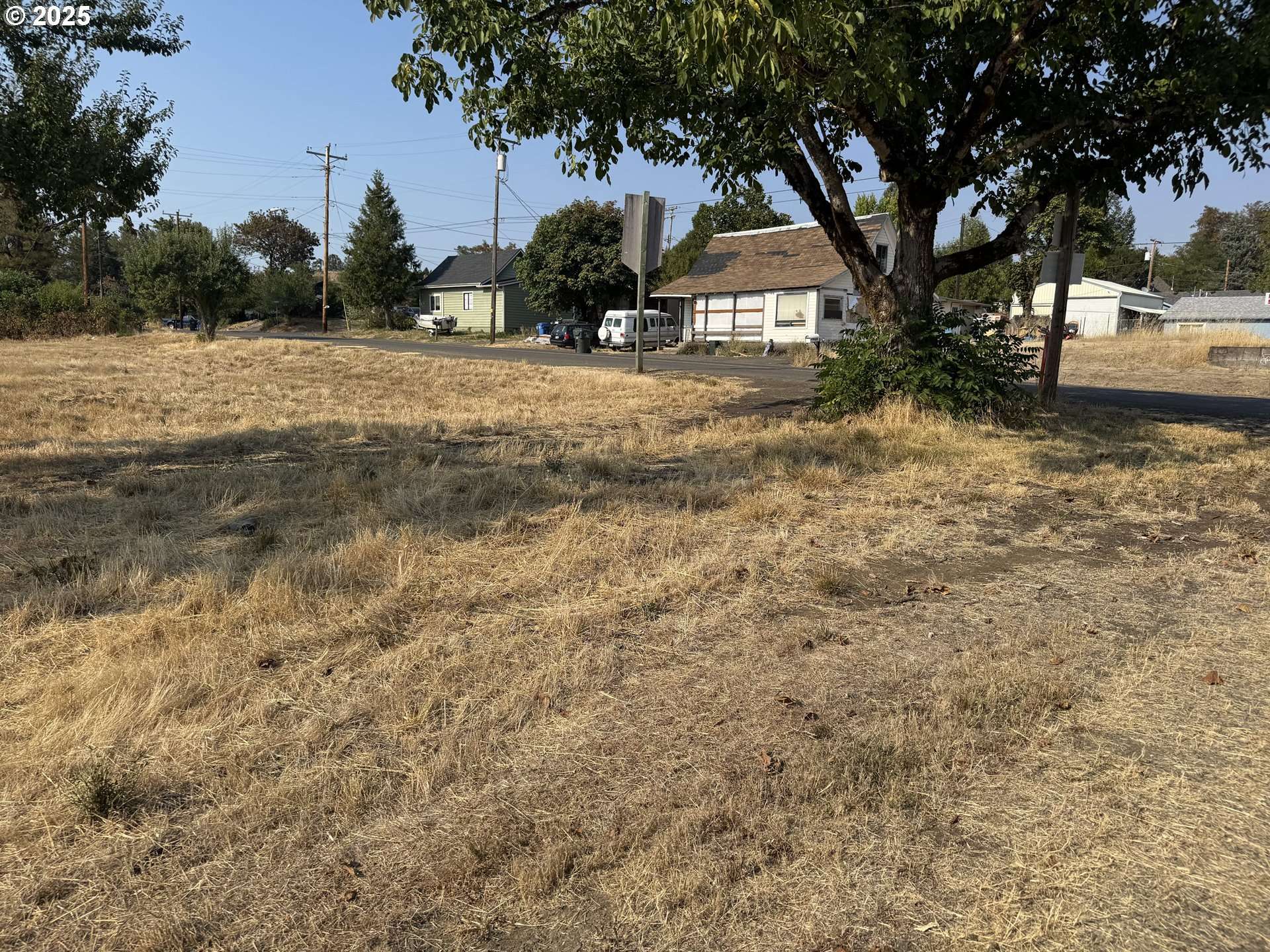 411 NE 1ST ST, Oakland, OR 97462