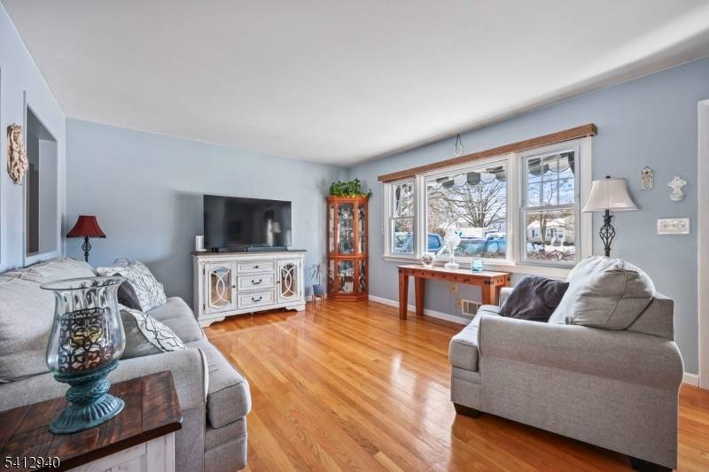 114 Memorial Pkwy, Atlantic Highlands Boro, NJ 07716