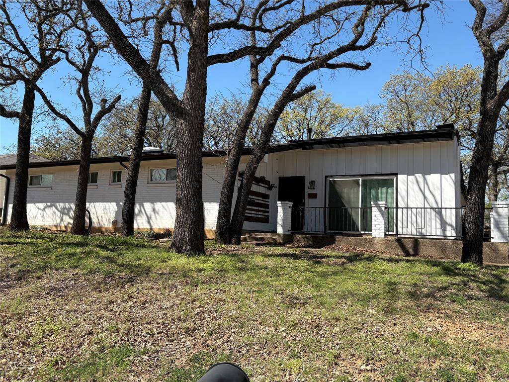 1121 Wade Drive, Bedford, TX 76022