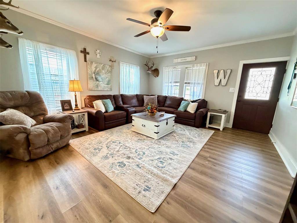 714 E Neches, Palestine, TX 75801