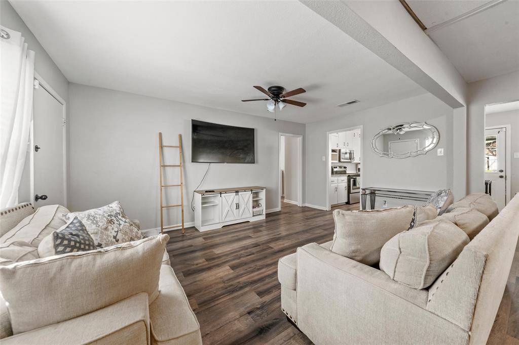 706 Horseshoe Drive, Beverly Hills, TX 76711