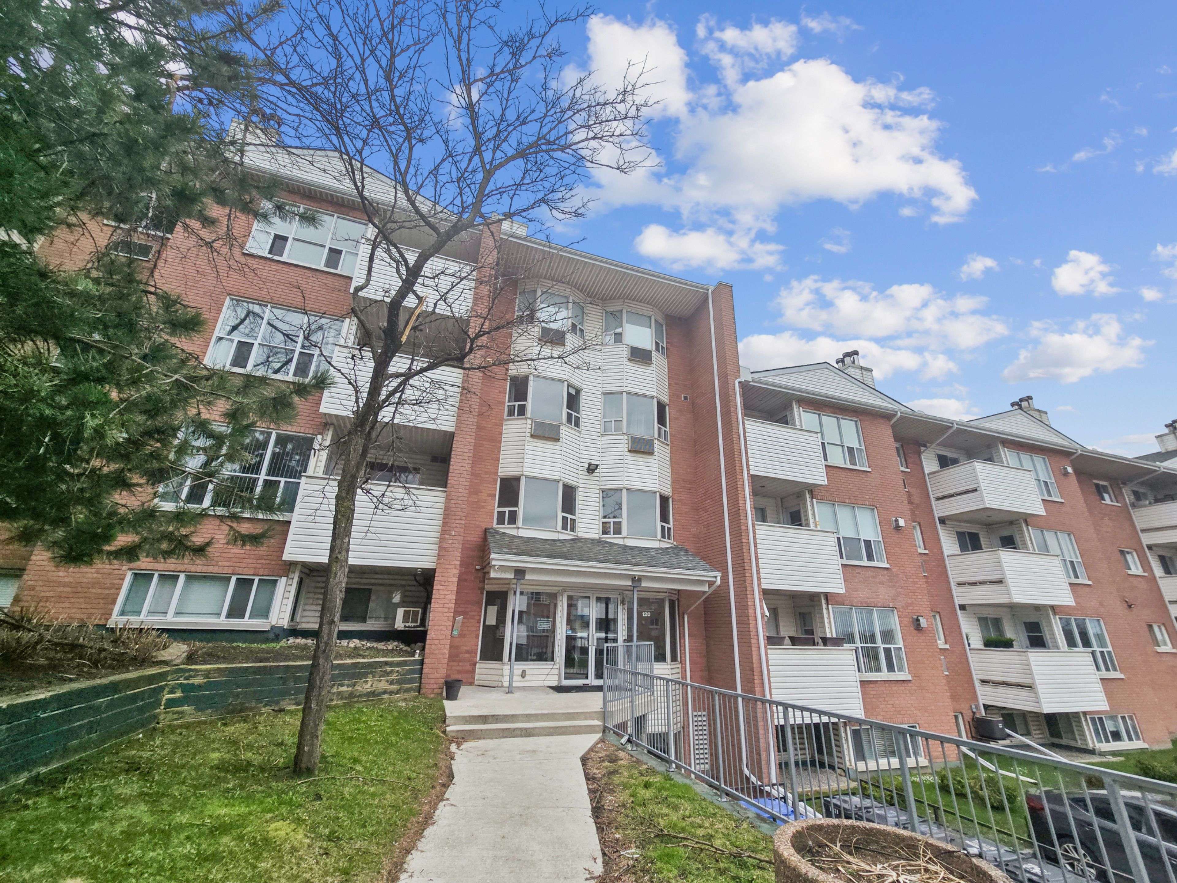 120 Bell Farm RD N #204, Barrie, ON L4M 6J2