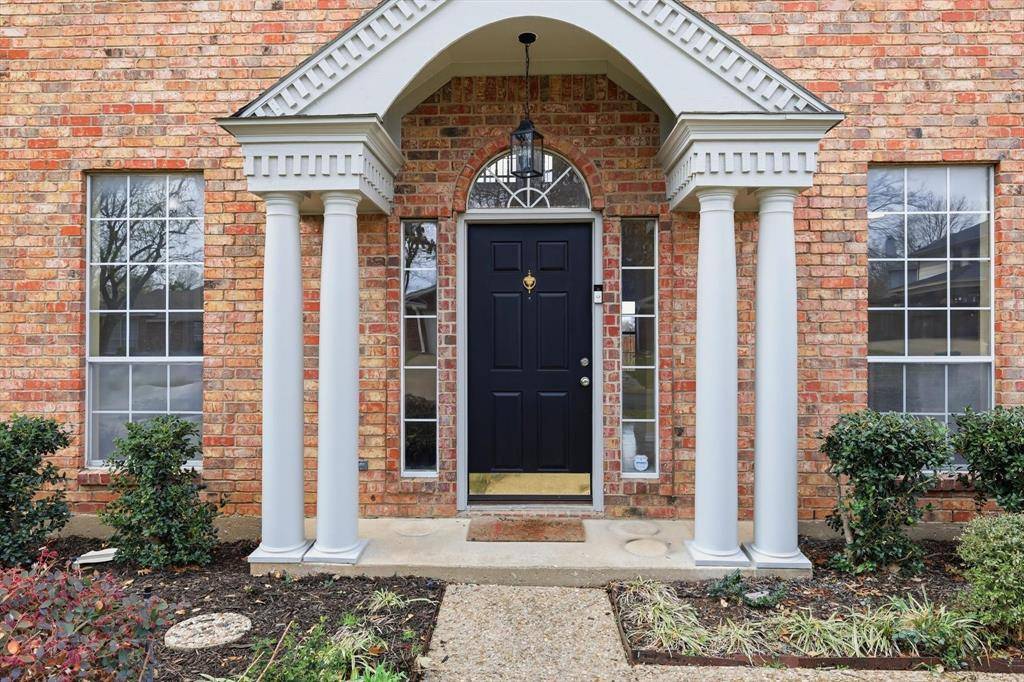 6204 Kingswood Drive, Arlington, TX 76001