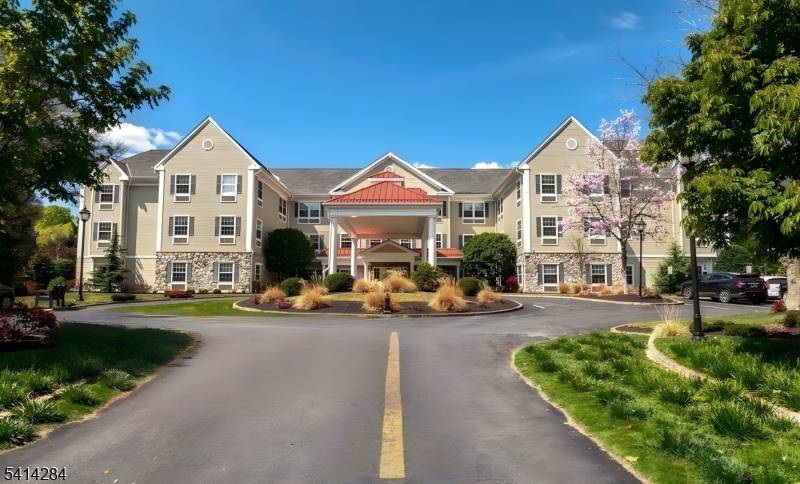 41 Springfield Ave, Summit City, NJ 07901