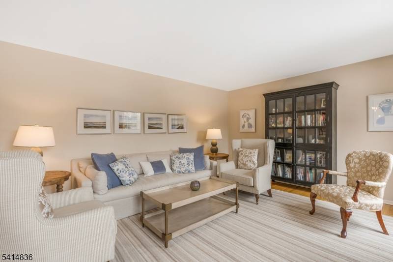 124 Howell Dr, Branchburg Twp., NJ 08876