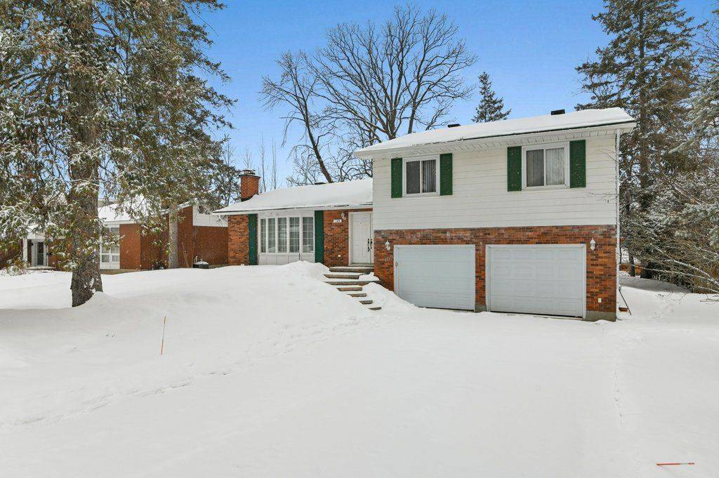109 Dorothea DR, Billings Bridge - Riverside Park And Area, ON K1V 7C6