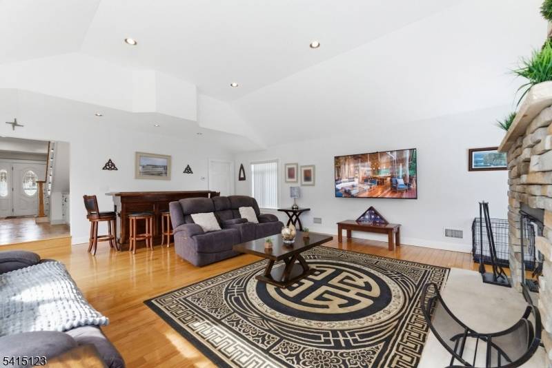 60 Belleview Ave, Butler Boro, NJ 07405