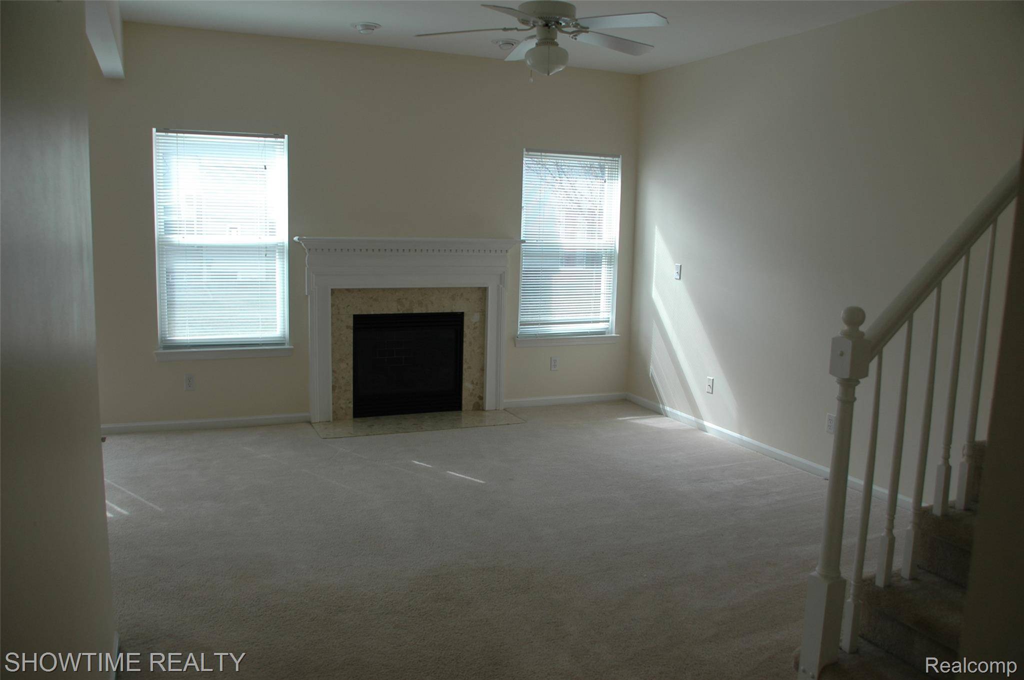 1238 University DR, Pontiac, MI 48342