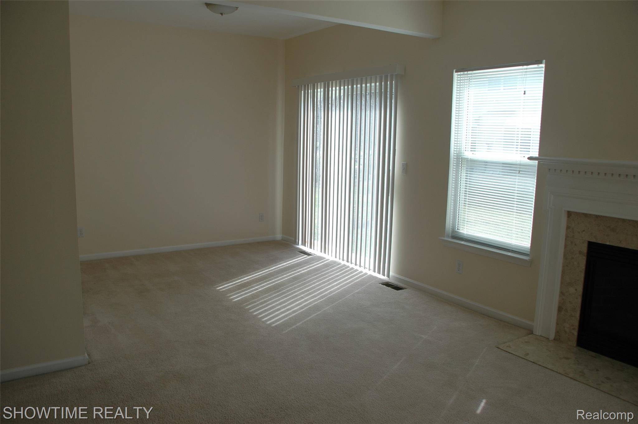 1238 University DR, Pontiac, MI 48342