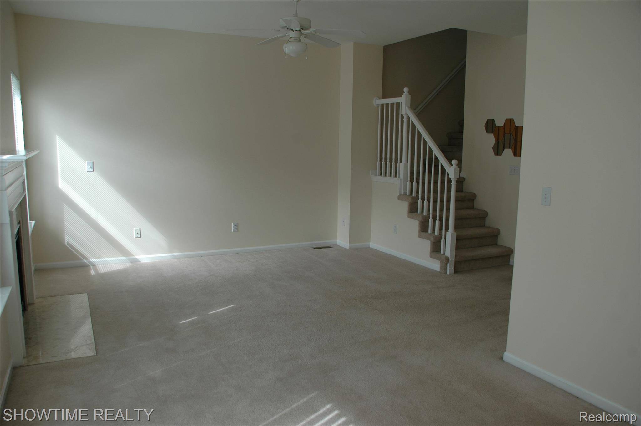 1238 University DR, Pontiac, MI 48342