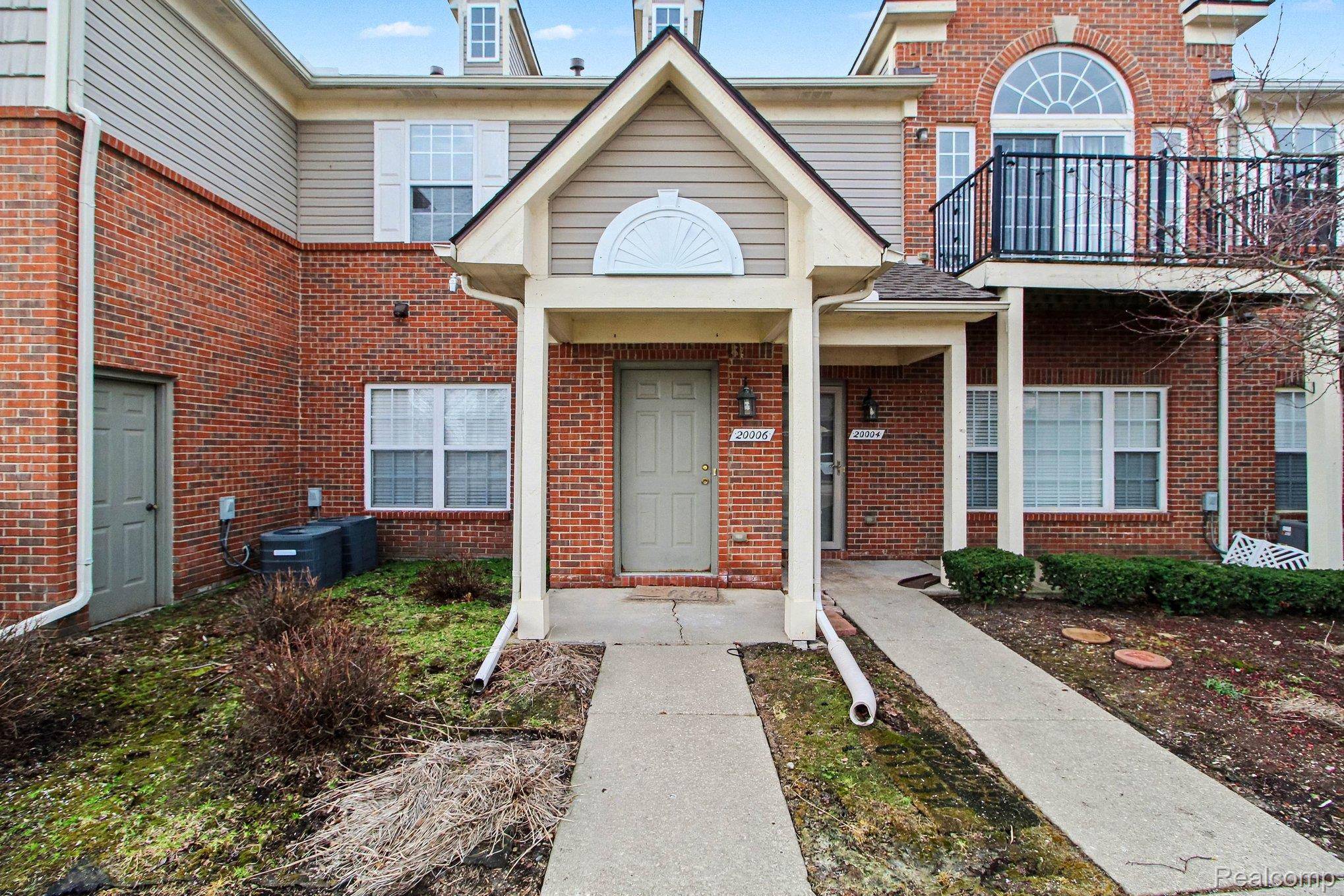 20006 Hidden Oaks DR, Brownstown Charter Township, MI 48183