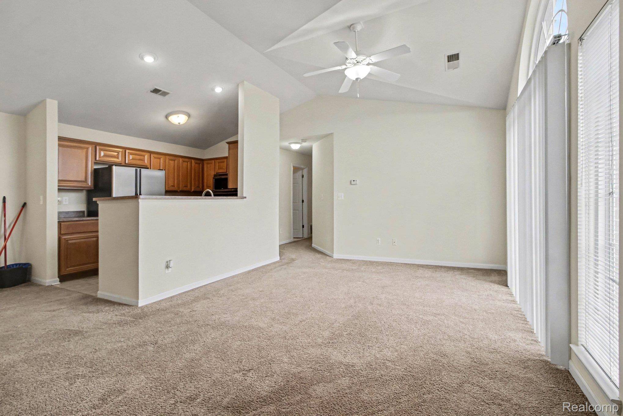 20006 Hidden Oaks DR, Brownstown Charter Township, MI 48183