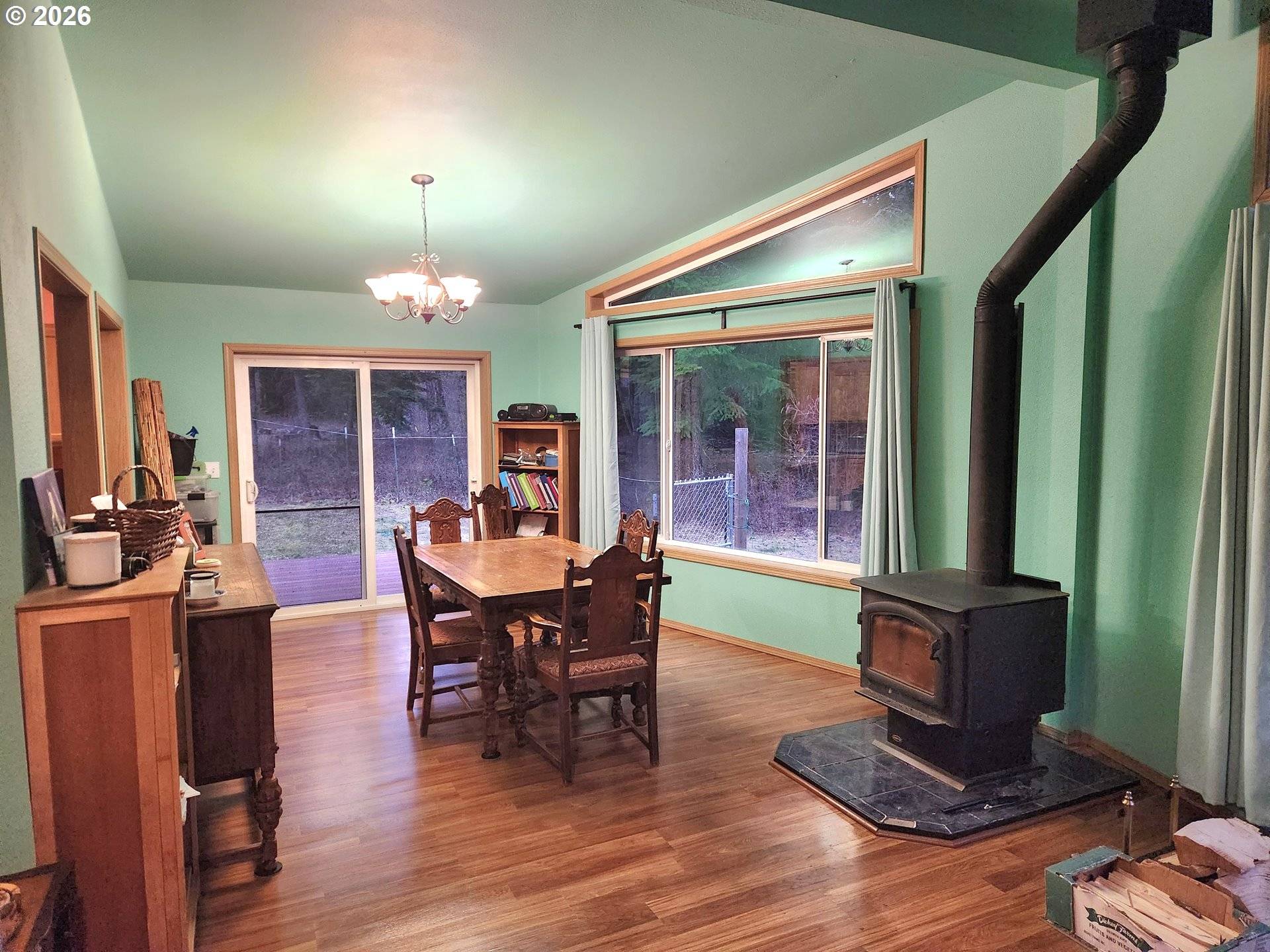 136 SLEEPY HOLLOW RD, White Salmon, WA 98672