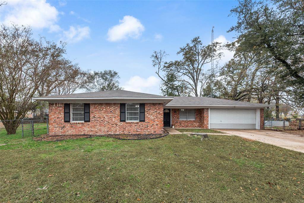 377 Nichols Drive, Canton, TX 75103