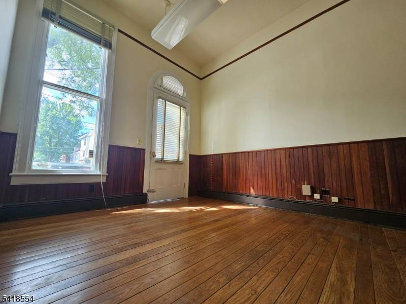 325 Front St, Belvidere Twp., NJ 07823