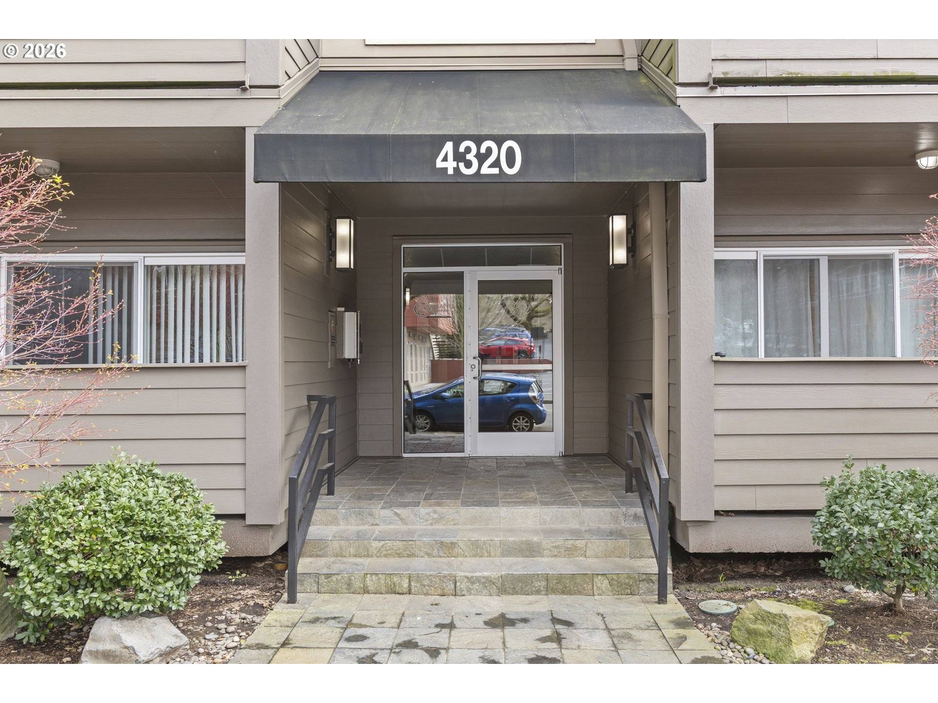 4320 S CORBETT AVE #102, Portland, OR 97239