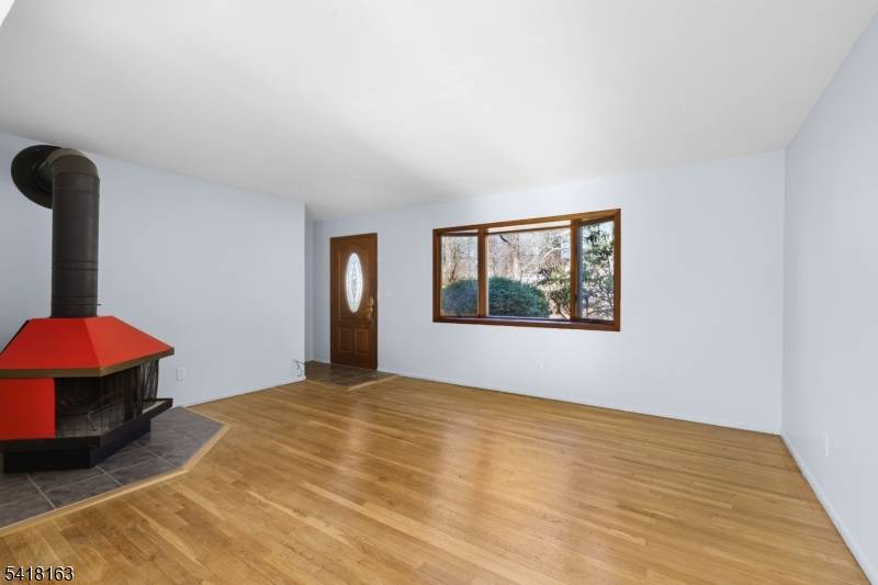 18 Kendall Dr, Ringwood Boro, NJ 07456