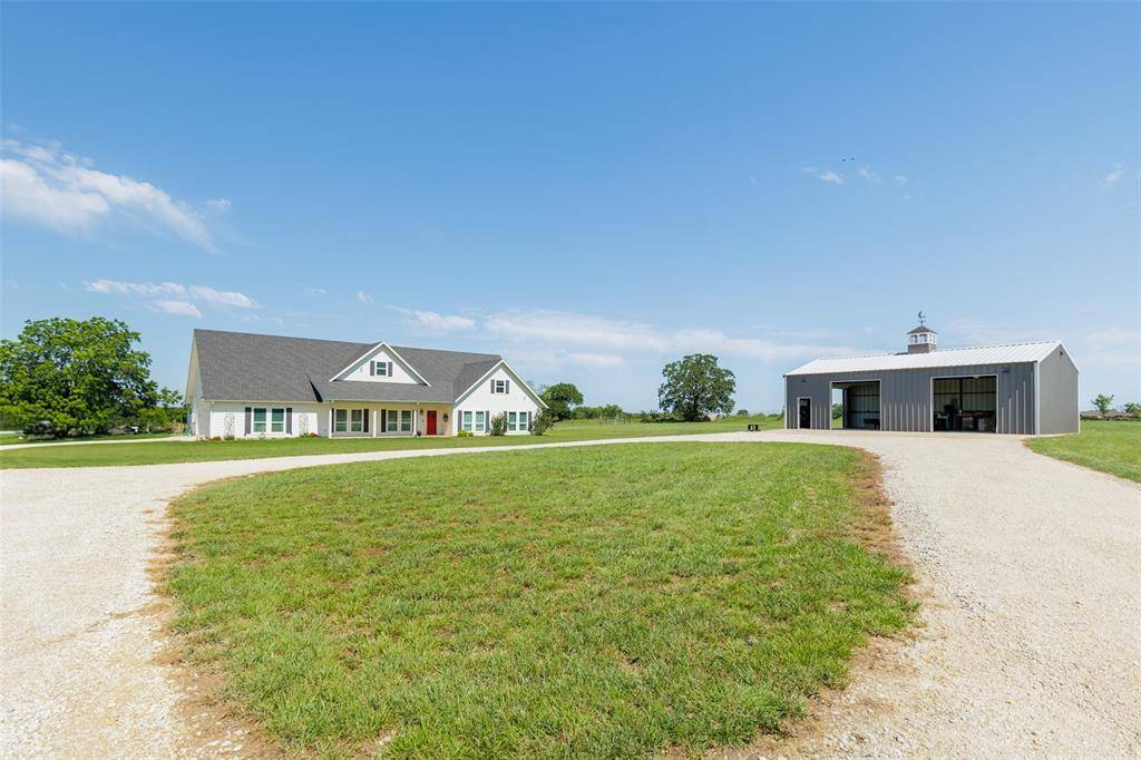 121 County Road 2571, Alvord, TX 76225