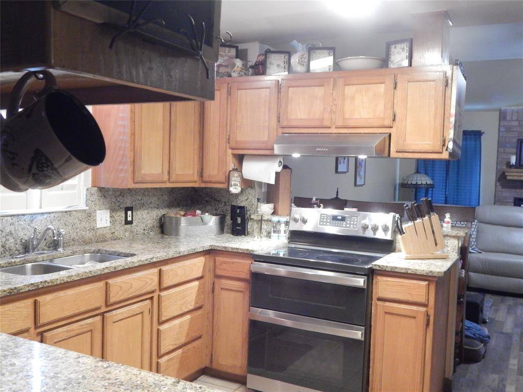 813 Emily Trail, Azle, TX 76020