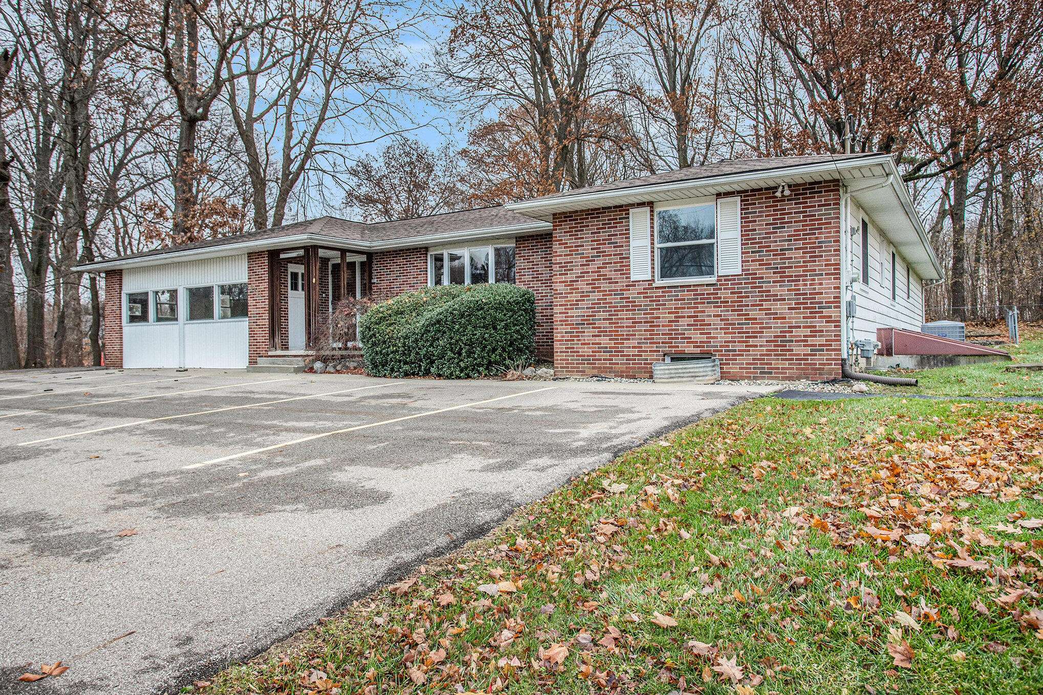 6281 Stadium DR, Oshtemochartertownship_kalamazoo, MI 49009