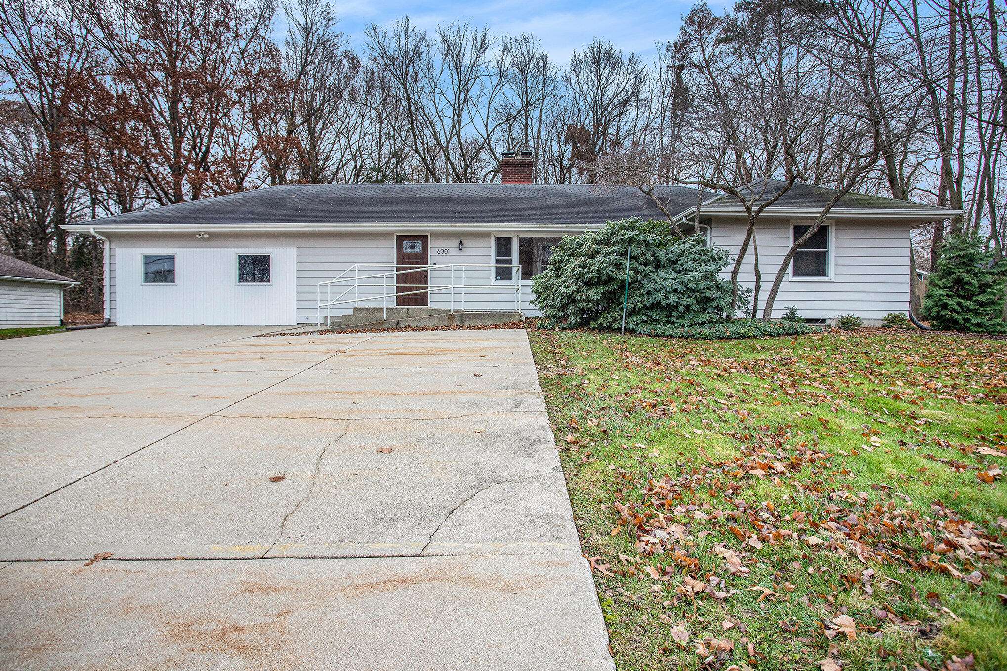 6281 Stadium DR, Oshtemochartertownship_kalamazoo, MI 49009