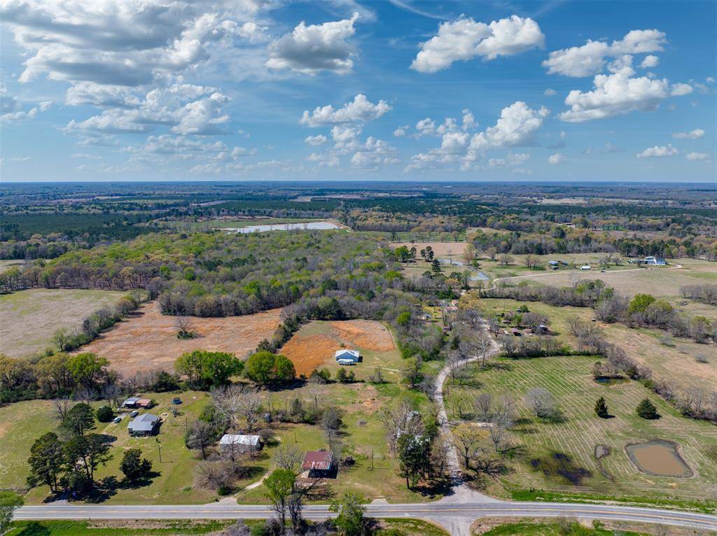 48 County Road 2360, Bagwell, TX 75412