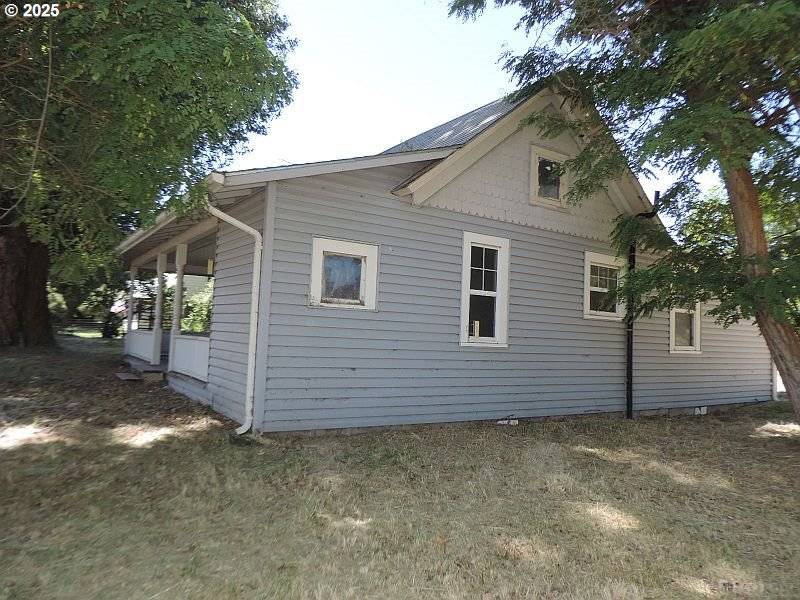 314 NW SECOND ST, Grass Valley, OR 97029