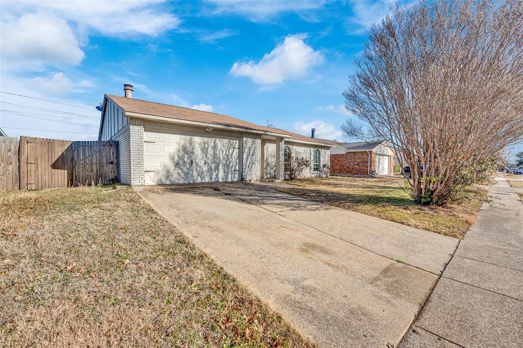 1722 Independence Trail, Grand Prairie, TX 75052