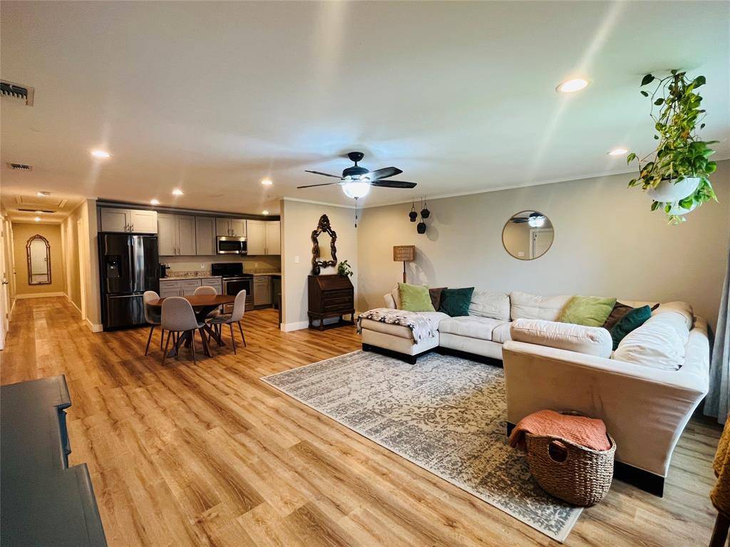 2840 Oakdale, Dallas, TX 75215