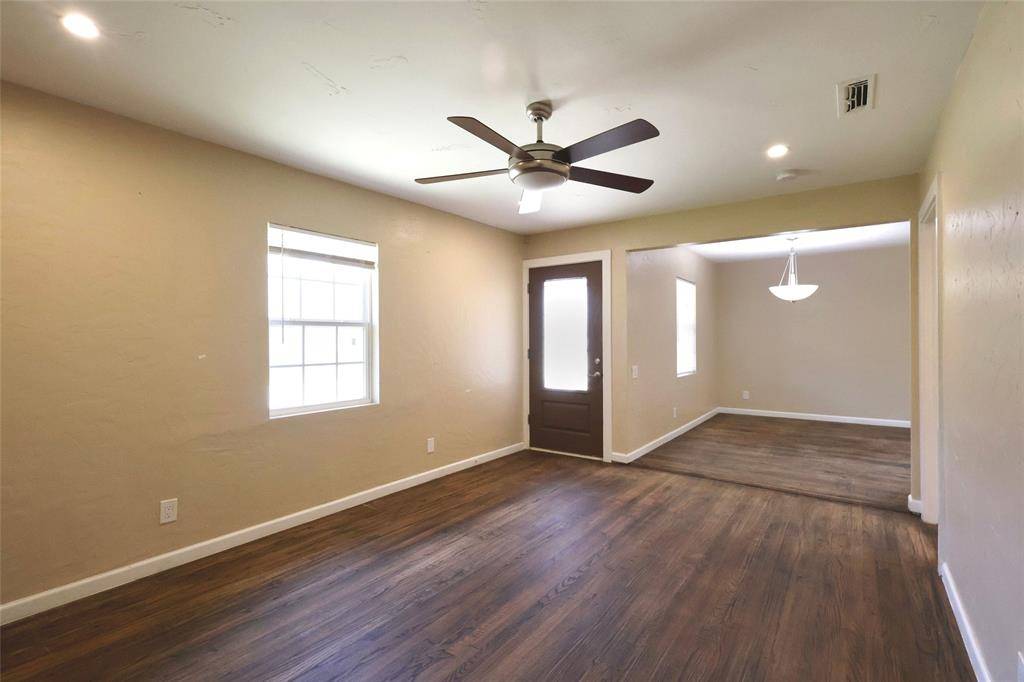 1004 W Cayuga Drive, Athens, TX 75751