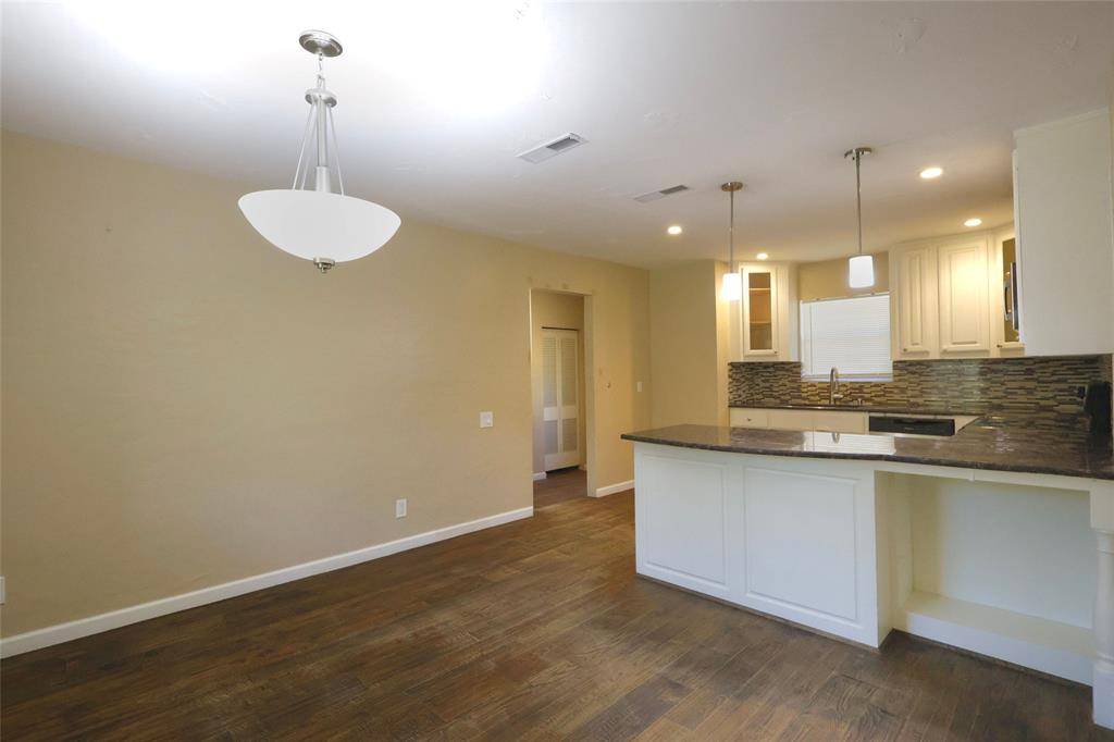 1004 W Cayuga Drive, Athens, TX 75751